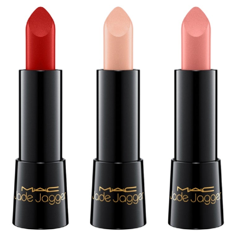 Apasionada de las piedras y abanderada del espíritu libre, la hija de Mick y Bianca Jagger se ha inspirado en el rock and roll y en los tonos de las joyas que diseña para crear una colección de sombras, labiales, coloretes y bronceadores.