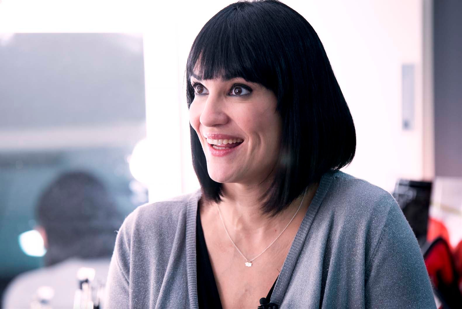 La periodista y escritora Irene Villa nos habla sobre los temas que se tratan en el anuncio de Navidad de Campofrío, Amodio.