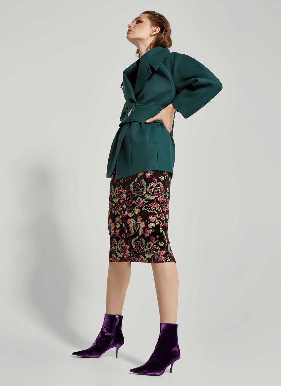 Botines de terciopelo morado de Uterqüe. Precio: 99 euros.