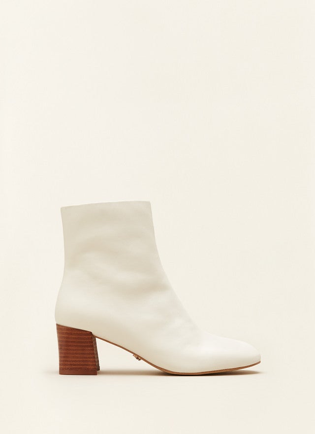 Botines blancos de Adolfo Domínguez. Precio: 122 euros.