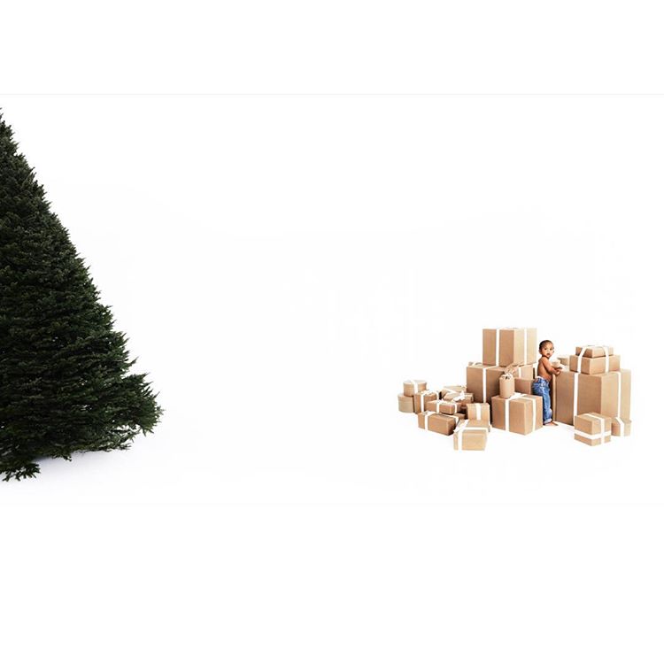 Las Kardashian, encabezadas por Kim, han compartido en su cuenta de Instagram estampas navideñas tan entrañables como esta.