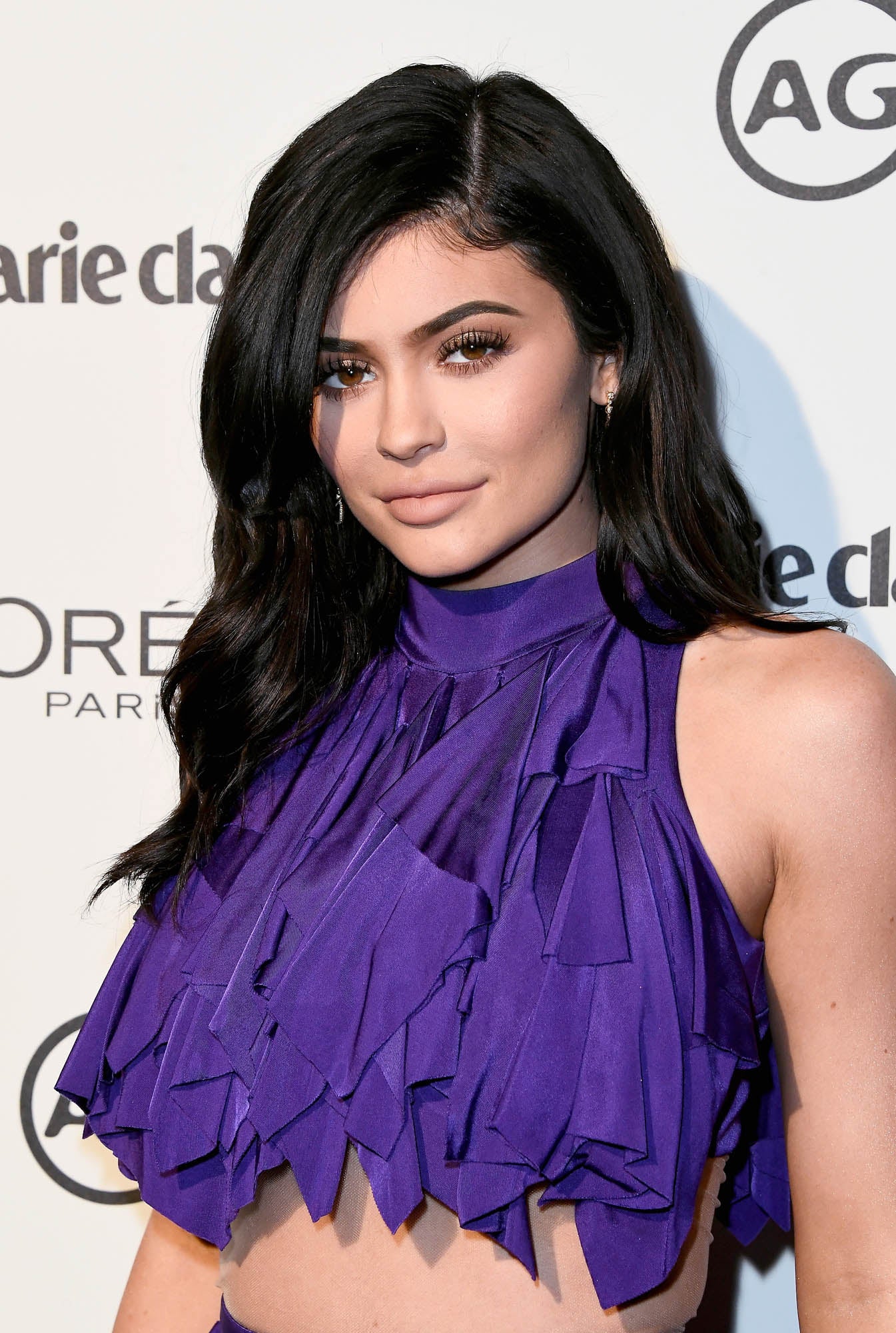 Kylie Jenner también ha protagonizado uno de los cambios de look más radicales de 2017. De melena larga morena pasó al platino.
