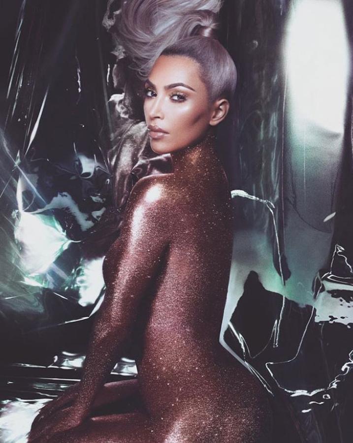 Kim Kardashian (36), la esposa de Kanye West, dejó a todos boquiabiertos con el espectacular desnudo que compartió para promocionar sus nuevos cosméticos.
