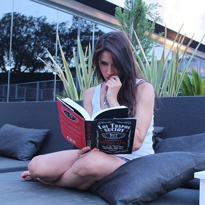 'Lecturas de verano, nuevo post en mi blog / Some of my book choices (through my looking glass), new post up on my blog "link in bio"' Pilar Rubio ni de vacaciones descansa..