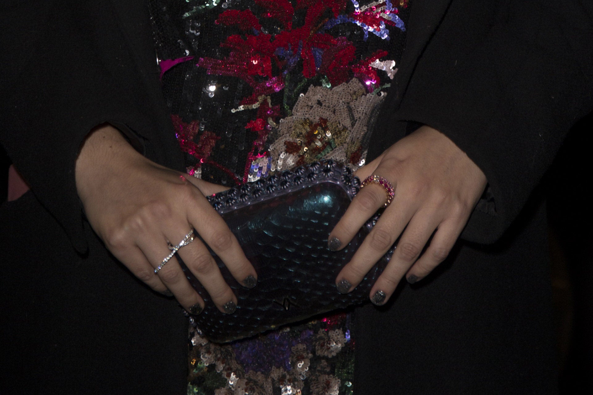 La actriz Blanca Suárez en una de sus últimas apariciones mostró el que va a ser su color para esta Navidad: gris oscuro con glitter. ¡Son lo más!