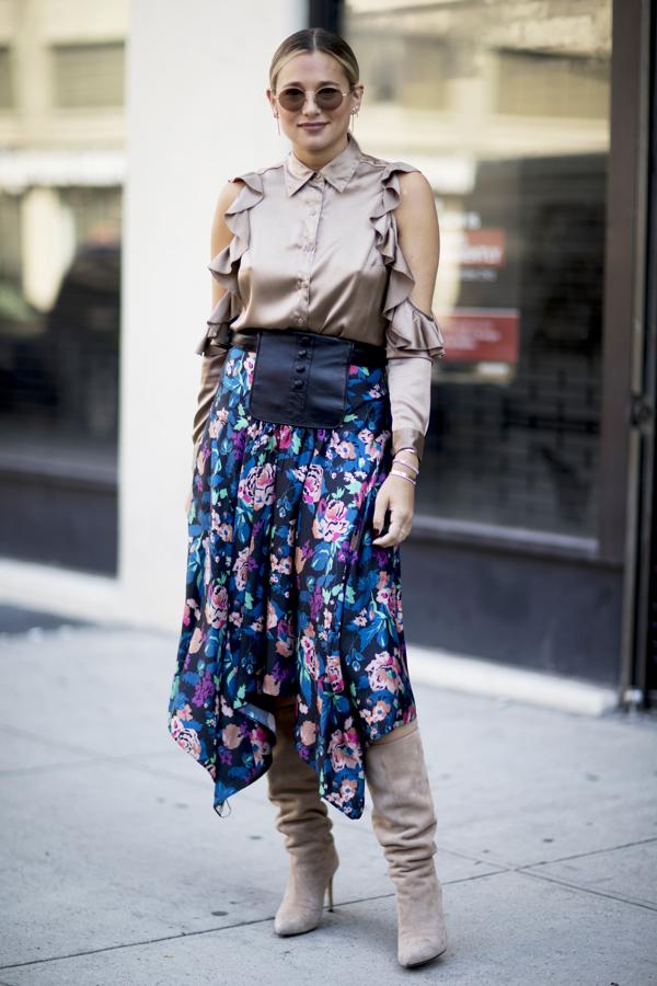 Las blusas cut out tienen muy poco sentido. A no ser que lo que se quiera sea ahorrar tela, claro.