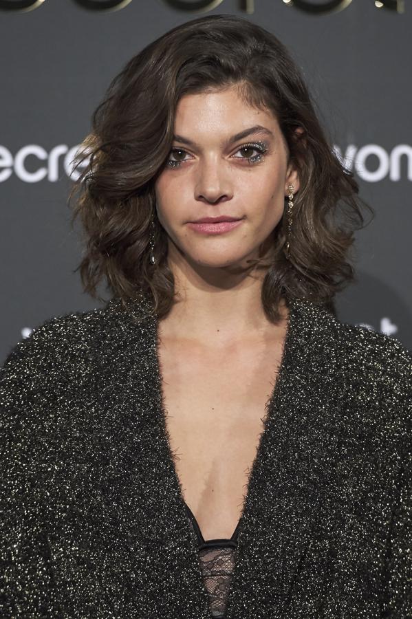 La melena midi con ondas y raya lateral de la modelo Marta Ortiz.