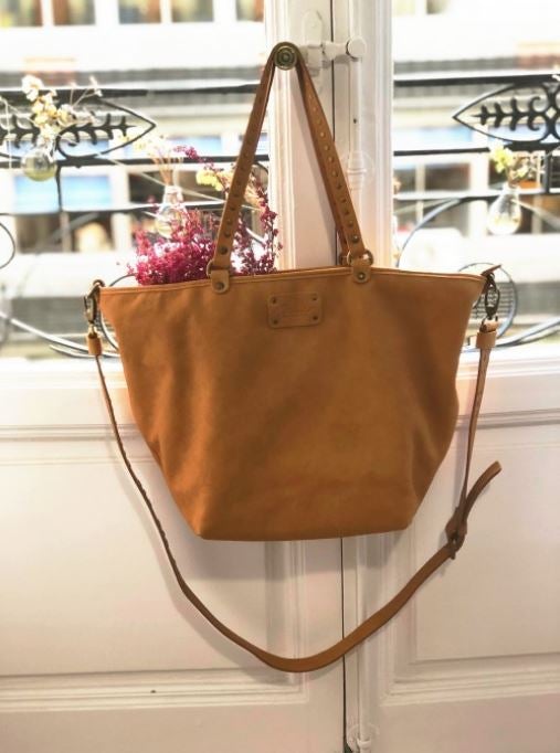 Bolso de piel de Micuir. Precio: 269 euros.