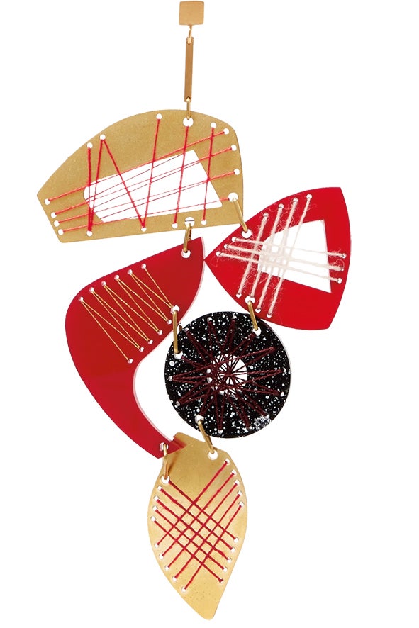 NO HACE FALTA QUE estés muy atenta a las fugaces tendencias, ya te avanzamos que esta noche de fi n de año causarás sensación si llevas unos maxipendientes.