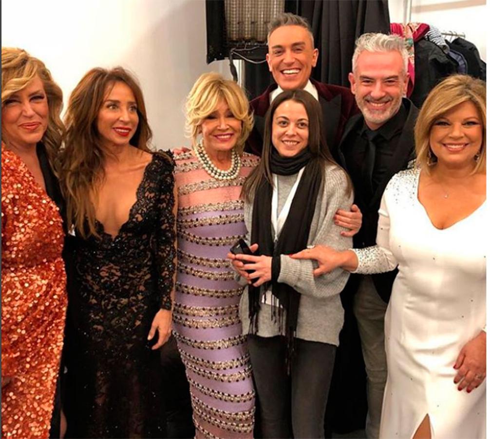 Mila Ximénez compartió esta imagen de equipo tras finalizar la retransmisión de las Campanadas 2017 oaa Mediaset.