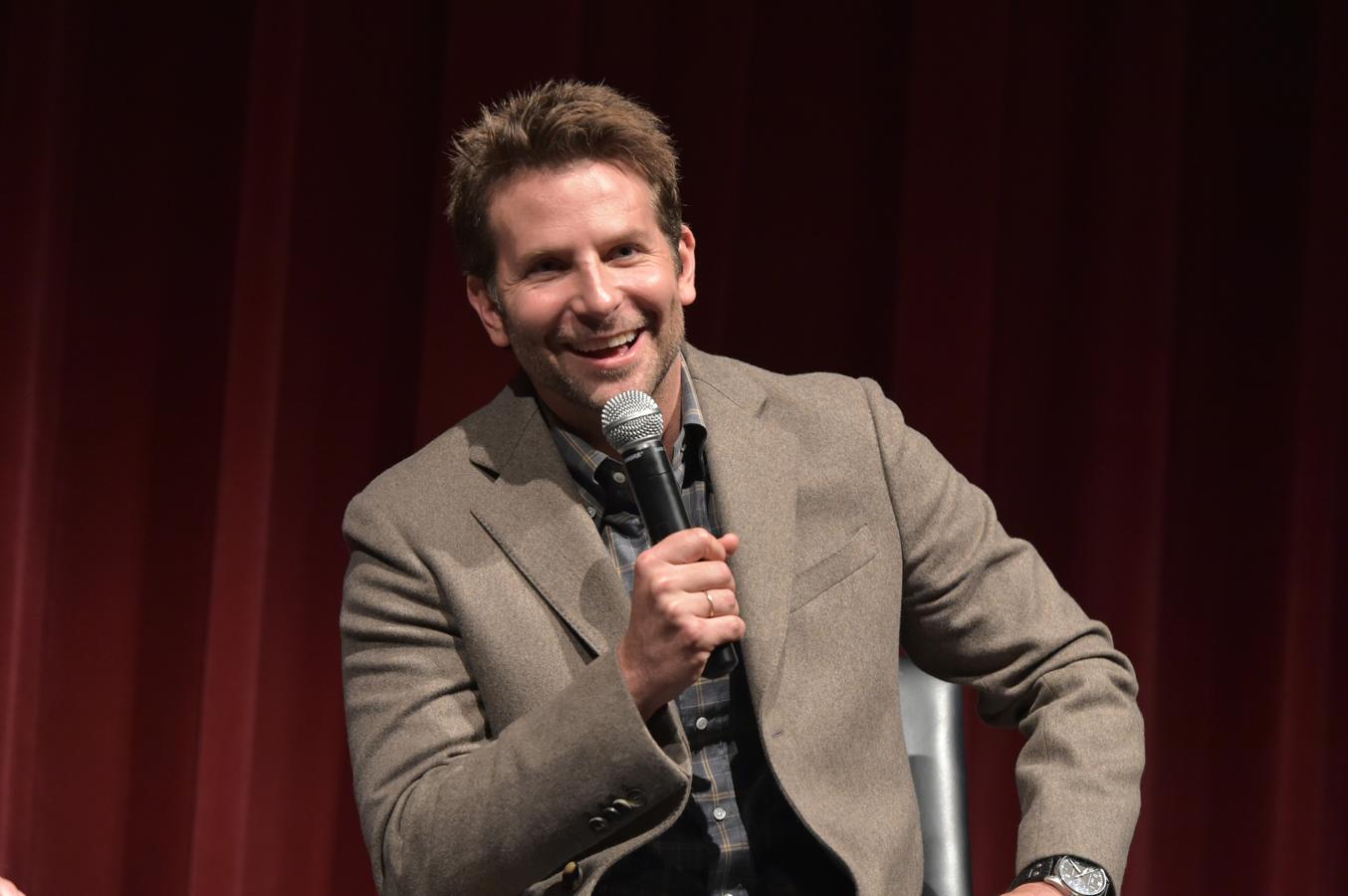 ¿No os recuerda aquí un poco a Harrison Ford en su época de 'Indiana Jones'?