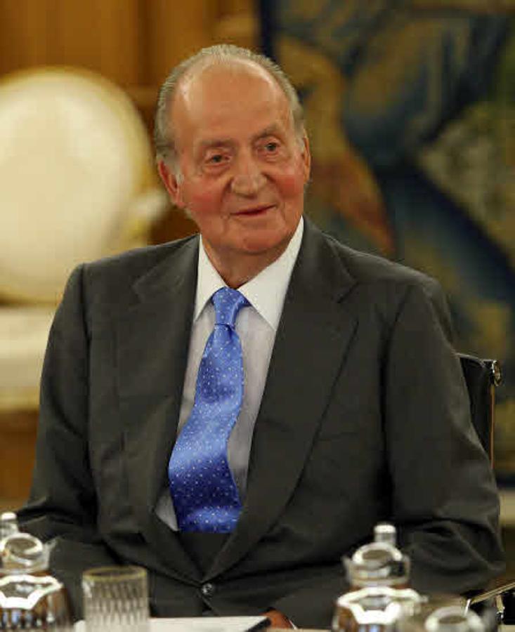 Juan Carlos I ha sido el encargado de liderar la Transición y hacer el paso de la dictadura a la monarquía parlamentaria promulgando la Constitución de 1978 y sin dividir al país.