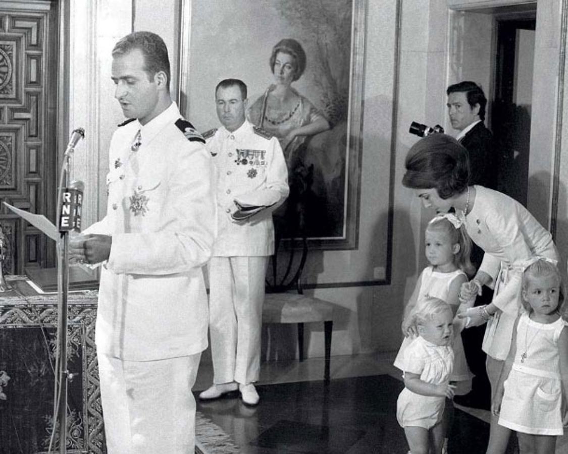 En julio de 1969 Don Juan Carlos aceptaba la sucesión de la jefatura de Estado.