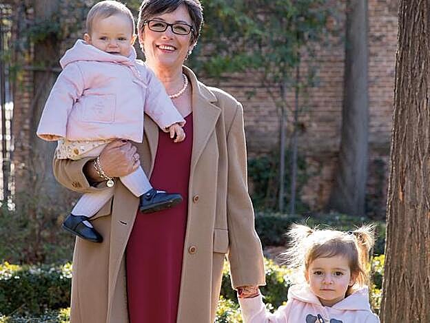 Almudena Gutiérrez, 57 años. Abuela de Victoria, de tres años, Manuela, de dos, y Almudena, de uno.