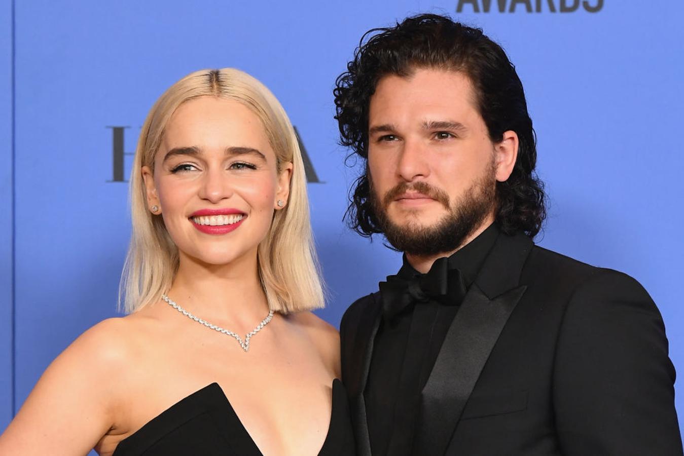 Khaleesi (Emilia Clarke) y Jon Snow (Kit Harington), demostraron en la Gala la buena relación que ambos mantienen fuera de la famosa serie 'Juego de Tronos'.