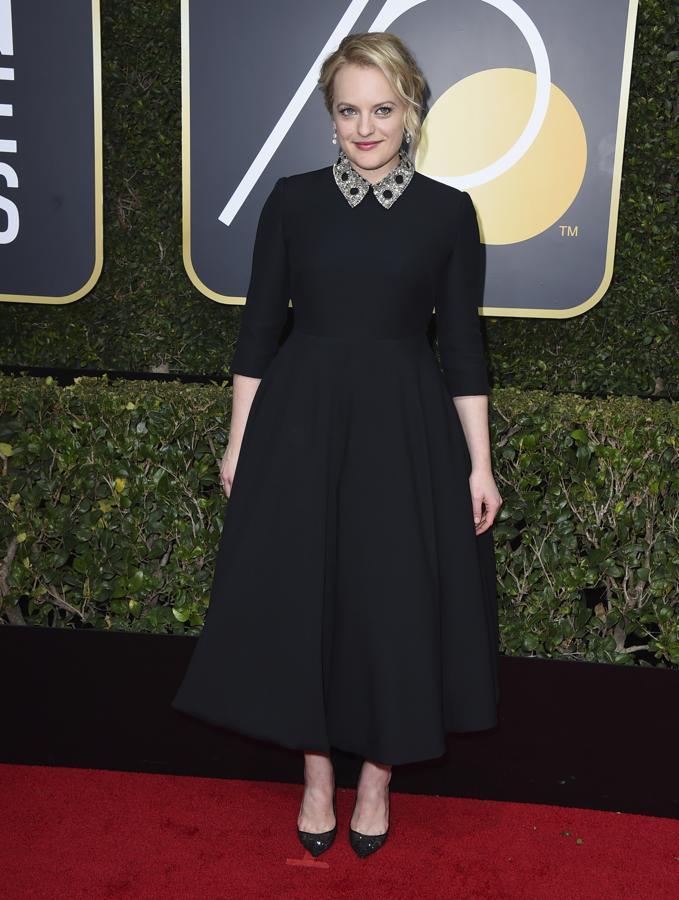 Lo mismo nos ocurre con Elisabeth Moss, que podría haber sacado mucho más partido a su vestido. Eso sí, su look insulso se nos ha olvidado gracias a su brillante discurso.