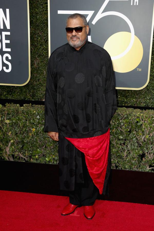 Laurence Fishburne se saltó el protocolo sobre la alfombra roja, que obligaba a los hombres a vestir de esmoquin. El actor se unió al color negro con un diseño para nada aburrido.