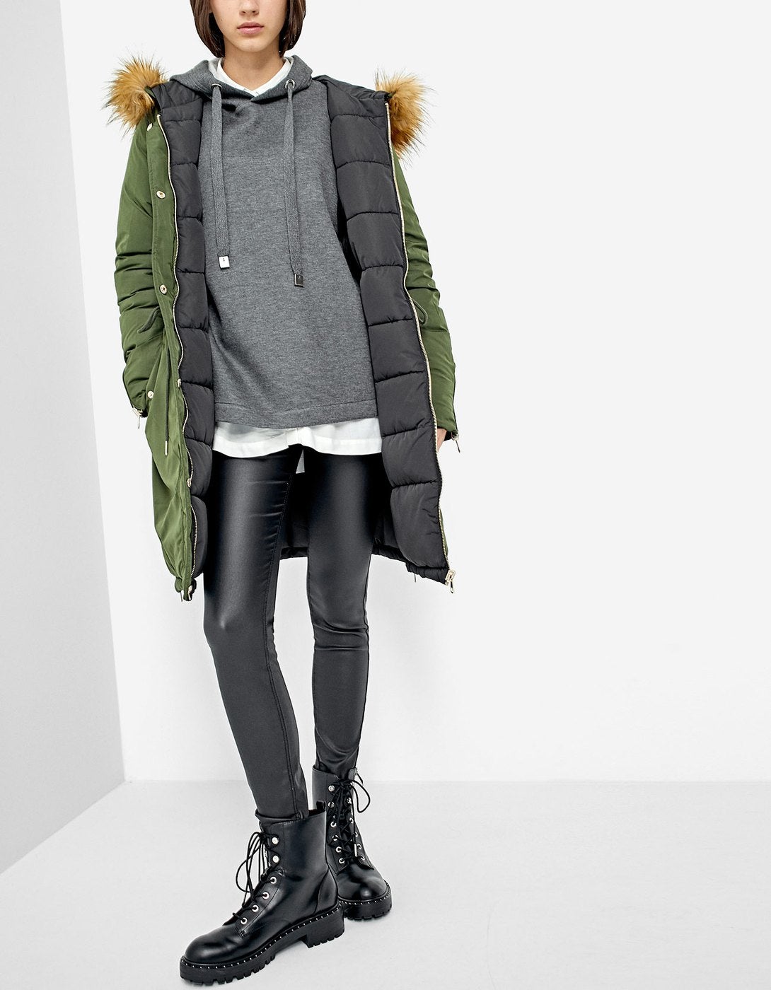 Anorak verde. Precio: 39,99 euros (antes 69,95 euros)