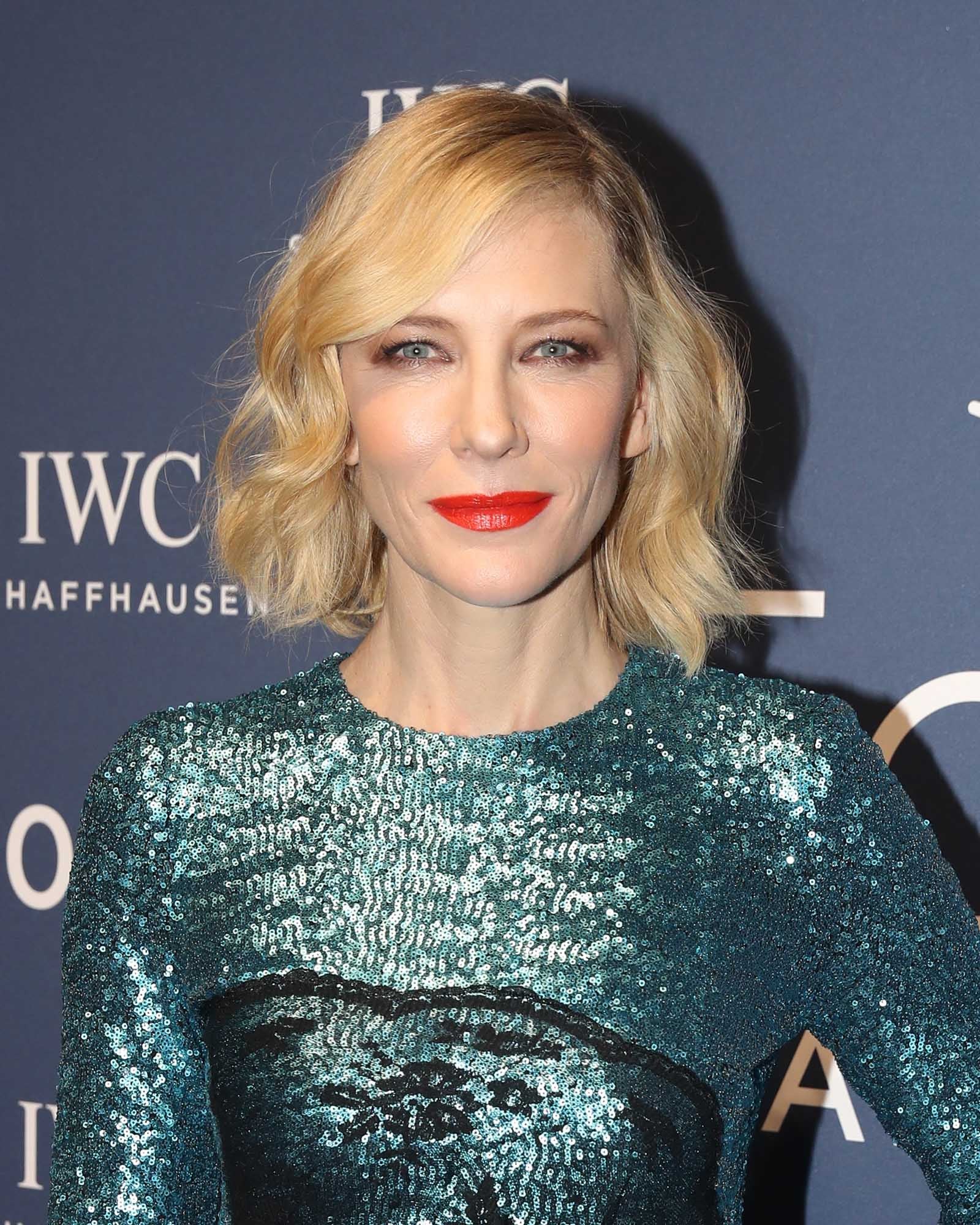 El 'blunt bob', un bob muy despuntado y con la nuca despejada, es otro de los cortes de pelo que veremos esta primavera. Cate Blanchett lo luce con ondas.