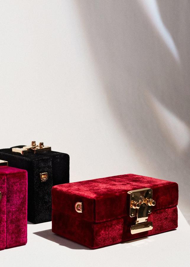 Caja de terciopelo de Mango. Precio: 15,99 euros (antes 25,99 euros)