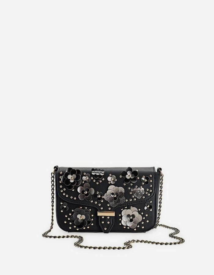 Bolso con flores Stradivarius. Precio: 9,99 euros (antes 15,95 euros).
