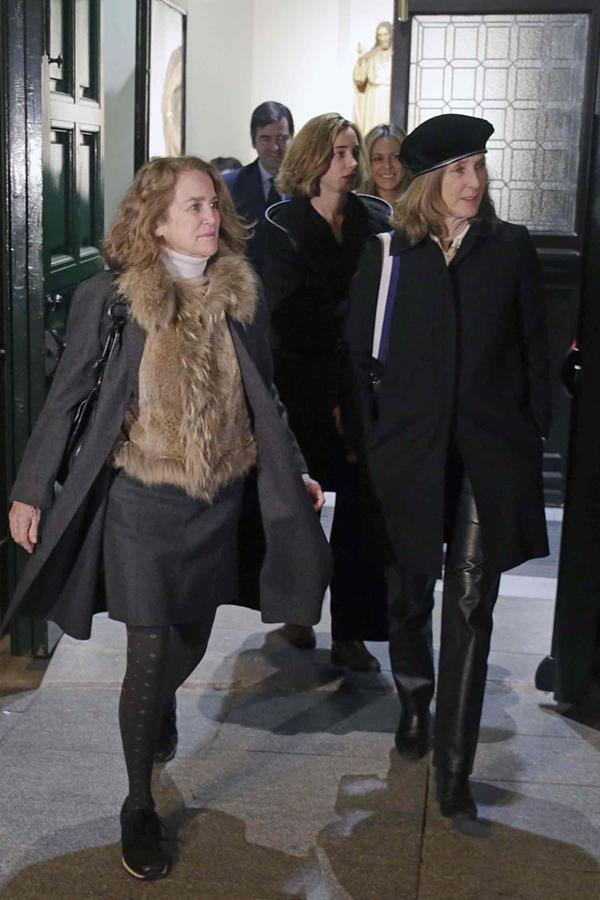 María Suelves asistiedo al funeral de Carmen Franco.