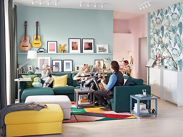 En el salón, nos gusta ver películas y charlar, pero también asistir a una actuación de los niños.