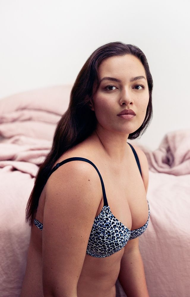 Hace unas semanas Amazon lanzó su firma de lencería Iris & Lilly con la modelo Mia Kang.