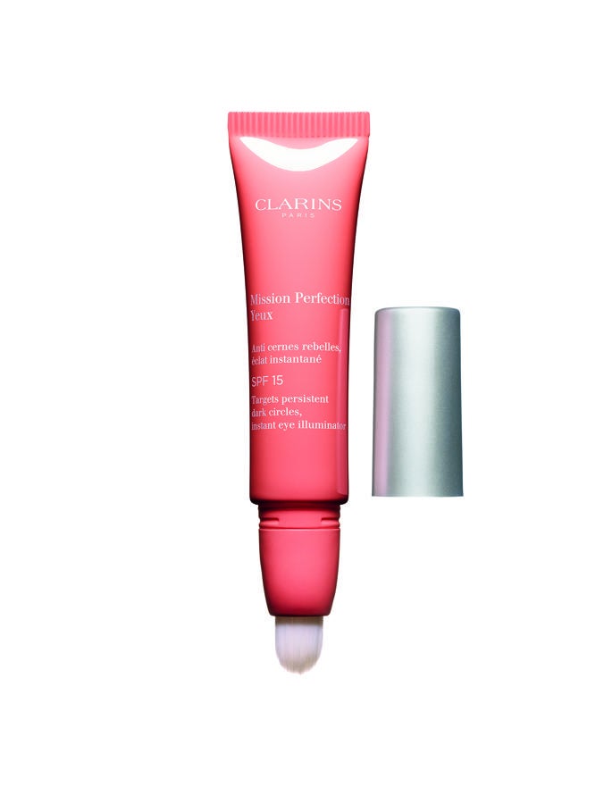 Mission Perfection Yeux SPF 15 de Clarins. Tratamiento que corrige y atenúa las ojeras, y protege la delicada piel del contorno de los ojos, iluminándolo. (45€)