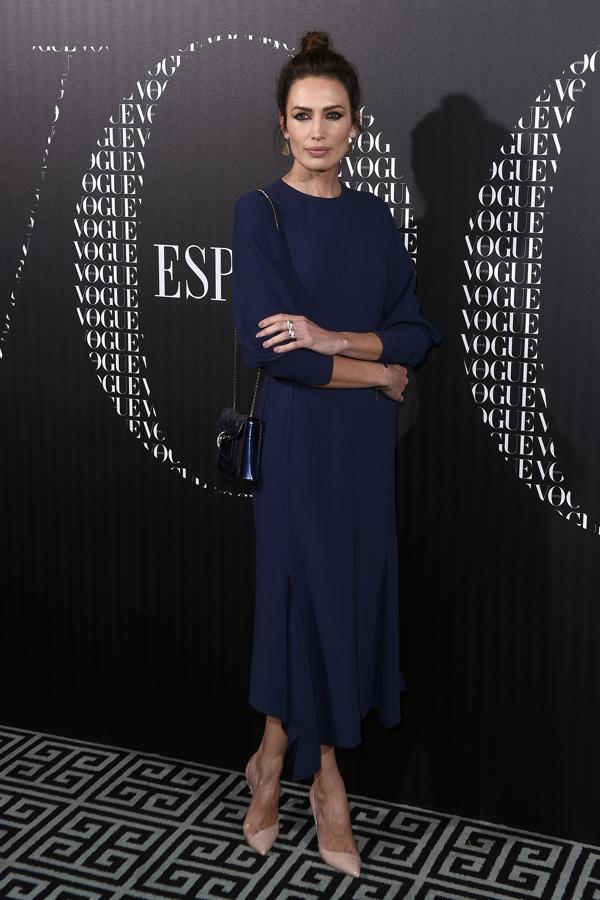 No hay semana que Nieves Álvarez no acuda a una fiesta y no se cuele entre las mejor vestidas. Esta vez ha apostado por un vestido azul de Victoria Beckham