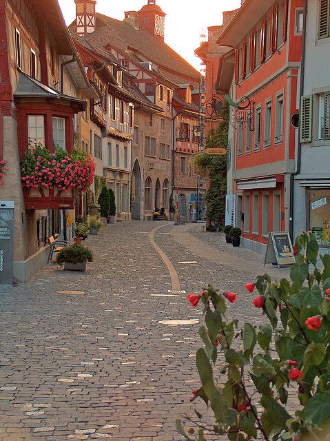 Stein am Rhein (Suiza) tiene calles tan bonitas como esta. (Foto: Pinterest).