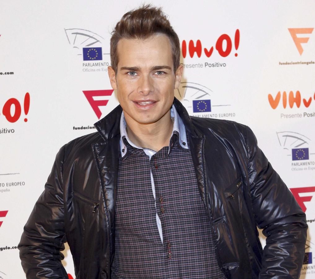 Lo de María Lapiedra y el presentador Enric Escudé fue un montaje que reconoció él después de algunos años. Ella llegó incluso a afirmar que tenían fecha para celebrar su boda.