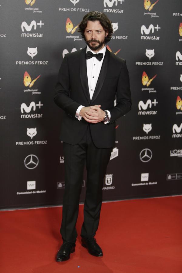 Álvaro Morte, con el clásico esmoquin