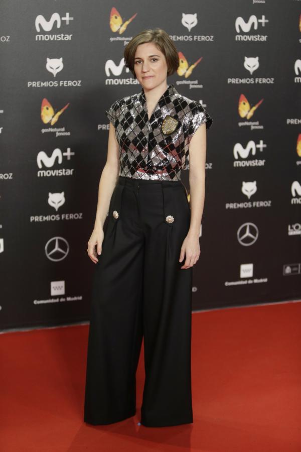 Carla Simón, de Teresa Helbig, con un look compuesto por un top con lentejuelas negro y plata con pantalón joya