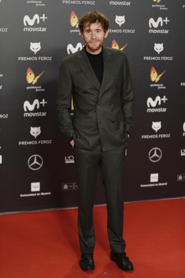 Daniel Pérez Prada fue de negro riguroso y rompio la formalidad del look con una camiseta en lugar de camisa.