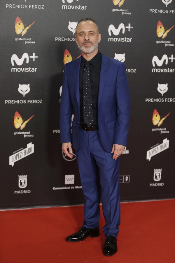 Javier Gutiérrez, que opta al premio Feroz como mejor actor por 'El autor' le restó sobriedad a su traje azul con una corbata estampada