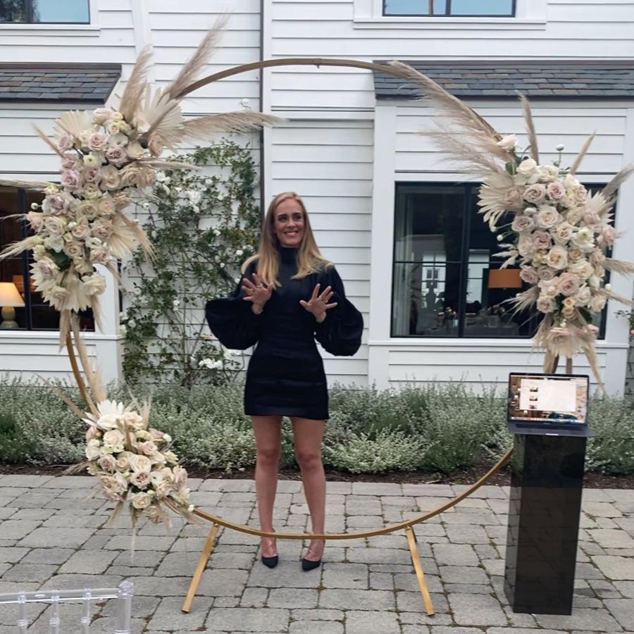 La cantante ha subido a su cuenta de Instagram una fotografía donde luce irreconocible, ha perdido 70 kg en la última década.