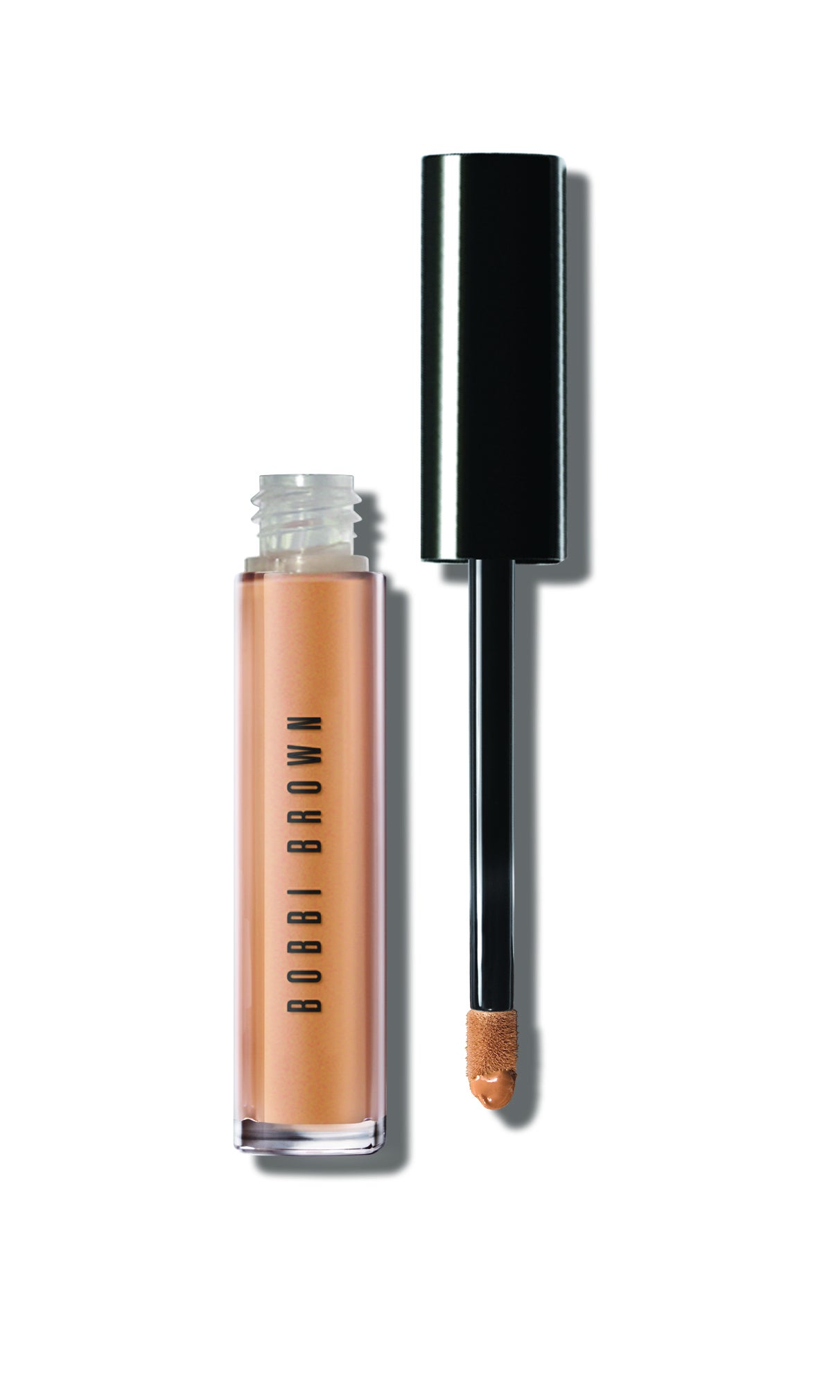 Corrector BB Instant Full Cover de Bobbi Brown. Tiene una cobertura con alta pigmentación que camufla la oscuridad y aumenta la luminosidad de tu mirada. 15 tonos. (35€)