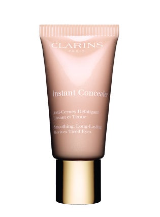 Corrector Instant Concealer de Clarins. Un corrector con una textura líquida que hidrata la piel del contorno y mitiga las ojeras. 4 tonos para todas las ojeras. (29,50€)