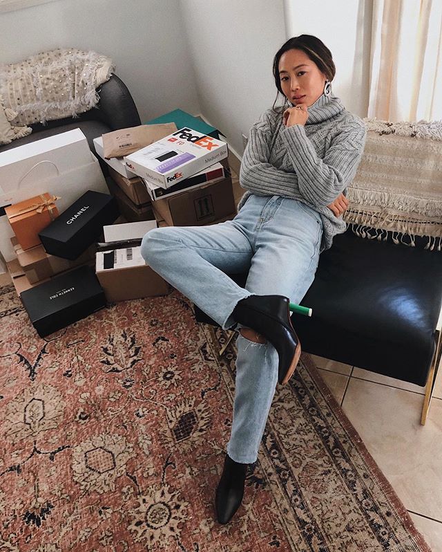 Los botines negros clásicos se reinventan de la mano de Vetements, que le añade un tacón que recuerda a un rotulador.