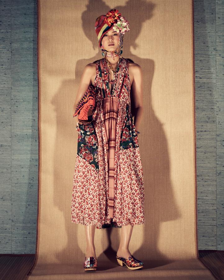 Zara rescata uno de los estampados florales que triunfaron hace un par de veranos (hubo un vestido con el mismo print en 2015) y lo reinventa en esta maravillosa propuesta.