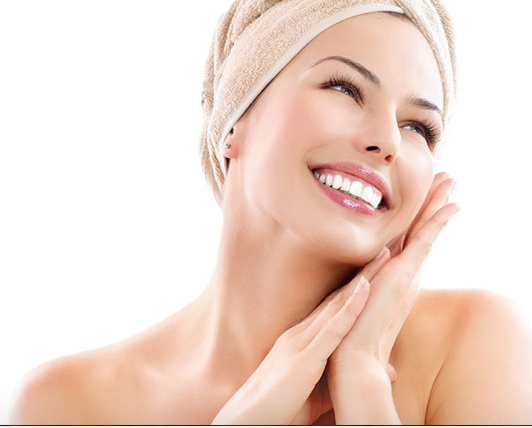 Le vas a sorprender si le regalas un pack de Arsenal Madrid, donde además de multiples actividades de deporte, también podrá disfrutar de una larga sesión de belleza: masaje, limpieza facial... por 130 euros.