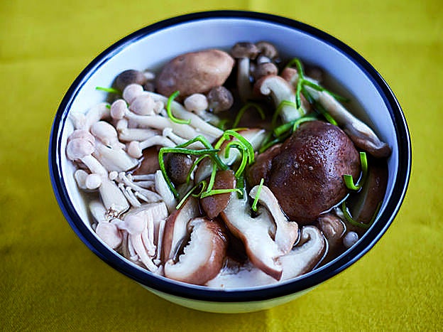 Caldo de verduras y setas.