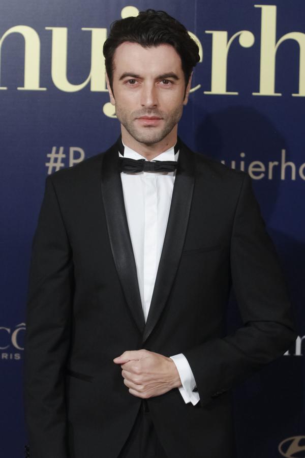 El actor Javier Rey, uno de los hombres más elegantes de los Premios Mujerhoy