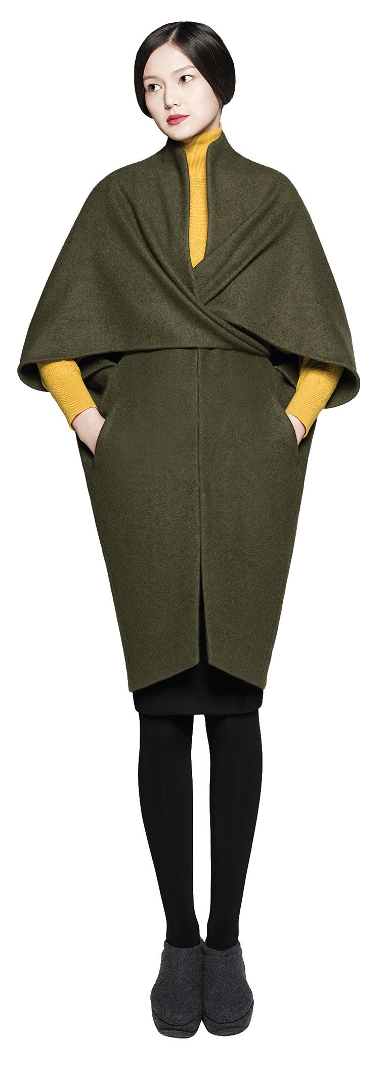 La propuesta de la diseñadora incluye una nueva colección de prendas de punto realizadas por artesanos en Mongolia (iniciativa con la que contribuye a preservar la herencia social y cultural de la trashumancia y la producción de cachemir), además de accesorios y objetos de regalo.