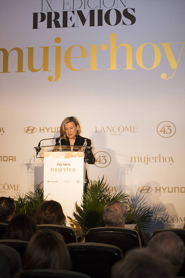 La directora de Mujerhoy, Charo Carrera, durante su discurso en la gala de entrega de los IX Premios Mujerhoy en el Casino de Madrid.