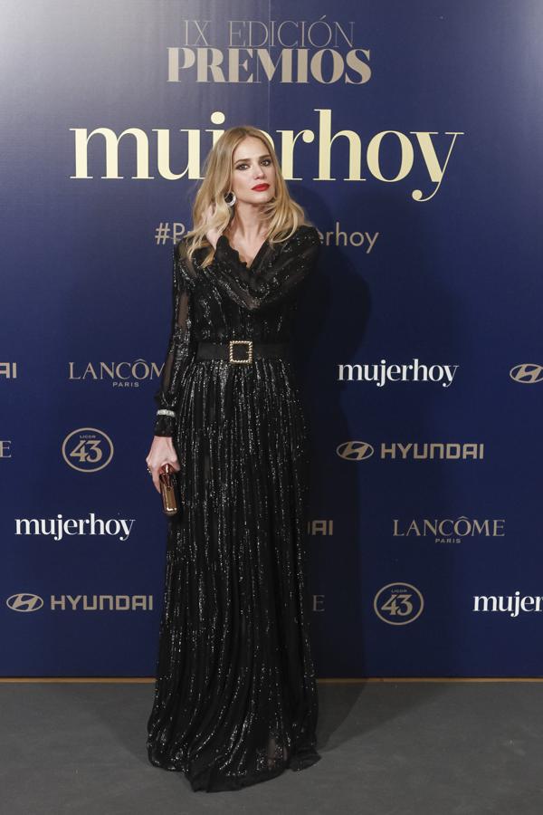 El Times up de los Globos de Oro también llegó a nuestra alfombra roja con Teresa Baca, que estaba elegantísima con un diseño de Miguel Marinero con escote pronunciado