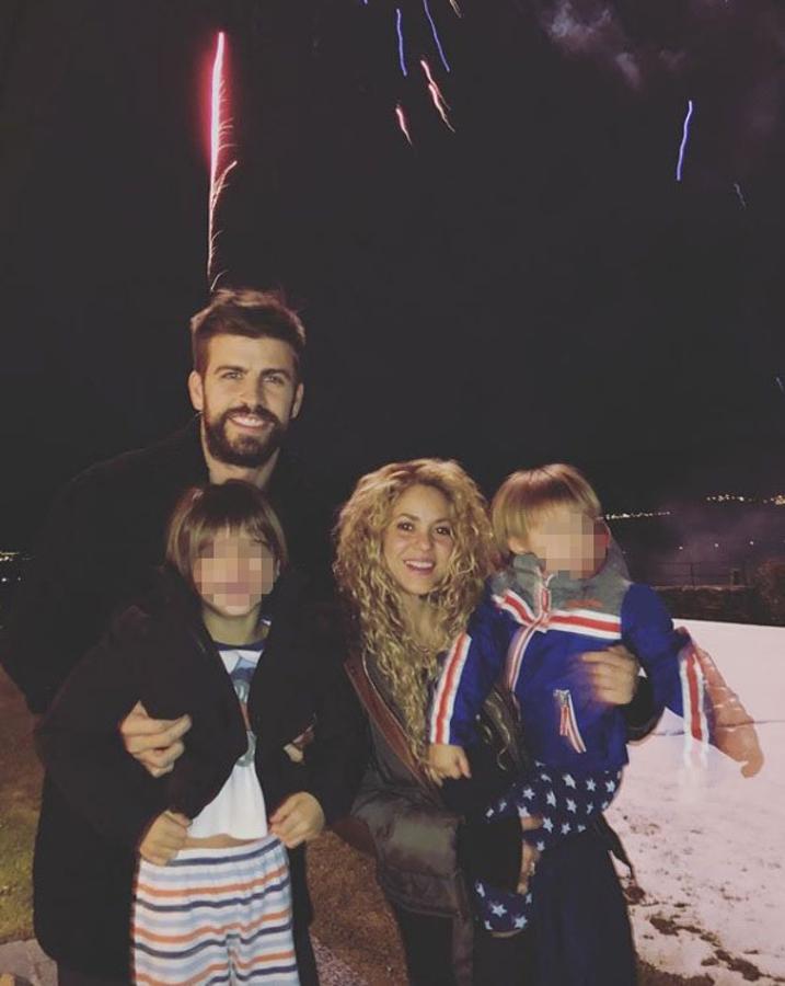 La familia daba la despedida al complicado año 2017 con esta imagen y a través de el Instagram del jugador del FCB.