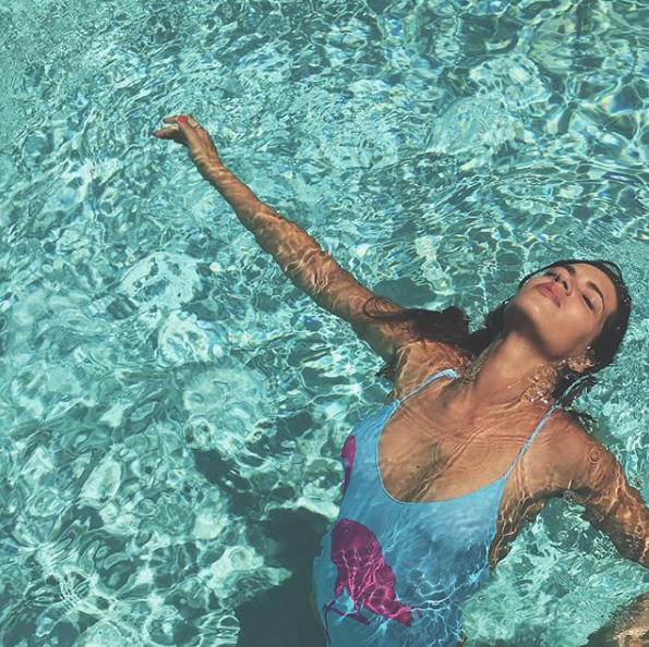 El bañador más famoso del pasado verano no podía ser otro que este... Cuando lo mostró en su cuenta de Instagram, lo agotó en todas las tallas. ¡Qué bien elige!