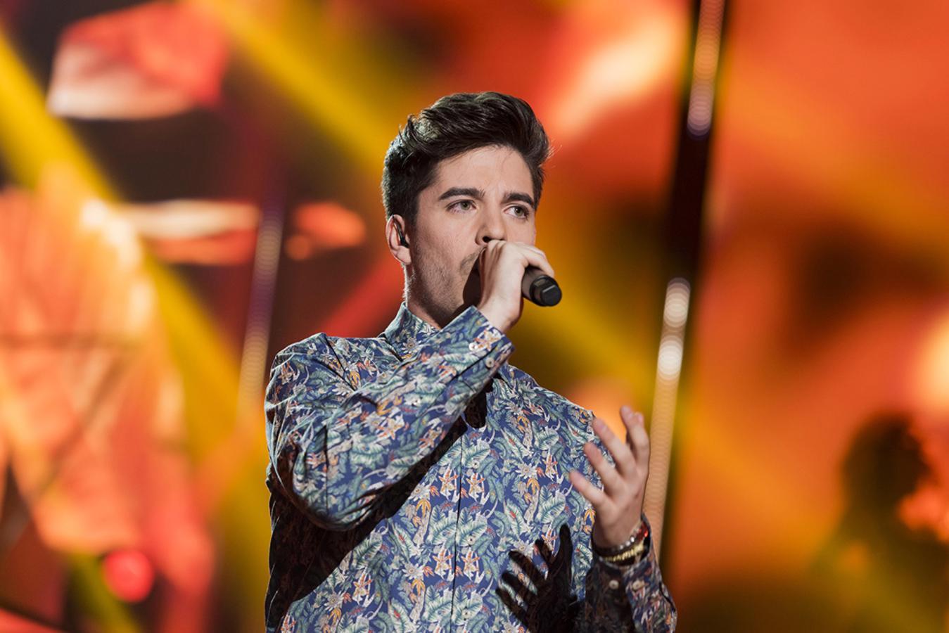 Gala 6: Roi cantó el tema ganador de un premio Goya 'La llamada' de Leiva.